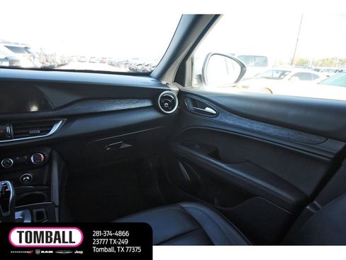 Used 2022 Alfa Romeo Stelvio Sprint image 12