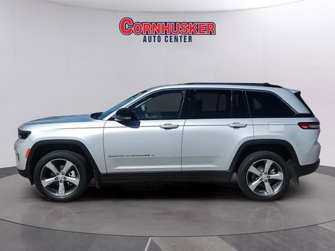 Used 2022 Jeep Grand Cherokee Limited w/ Luxury Tech Group II image 5