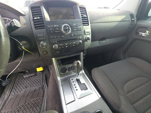 Used 2011 Nissan Pathfinder SV image 14