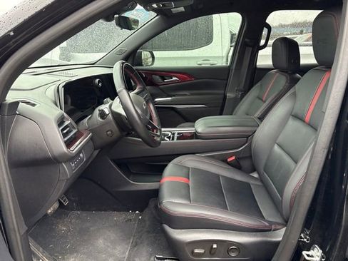 Used 2024 Chevrolet Traverse RS image 7