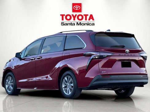 New 2026 Toyota Sienna XLE image 5