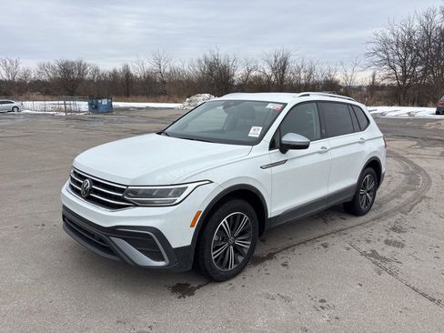 Used 2024 Volkswagen Tiguan SE image 7