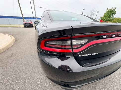 Used 2020 Dodge Charger SXT RWD image 6