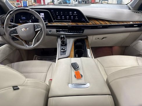 Used 2024 Cadillac Escalade Sport Platinum w/ LPO, ONYX Package AWD/4WD image 17