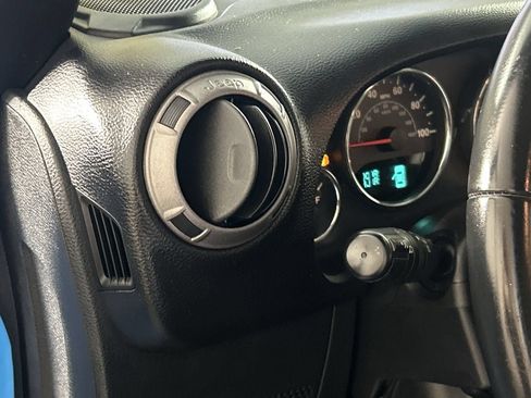 Used 2017 Jeep Wrangler Unlimited Sport w/ Connectivity Group AWD/4WD image 12