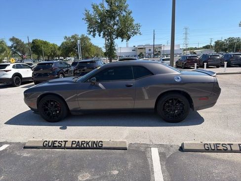 Used 2018 Dodge Challenger SXT RWD image 8