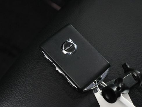Certified 2023 Volvo XC40 B5 Ultimate w/ Protection Package Premier AWD/4WD image 33