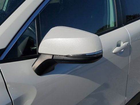 Used 2023 Toyota Corolla Cross XLE image 12