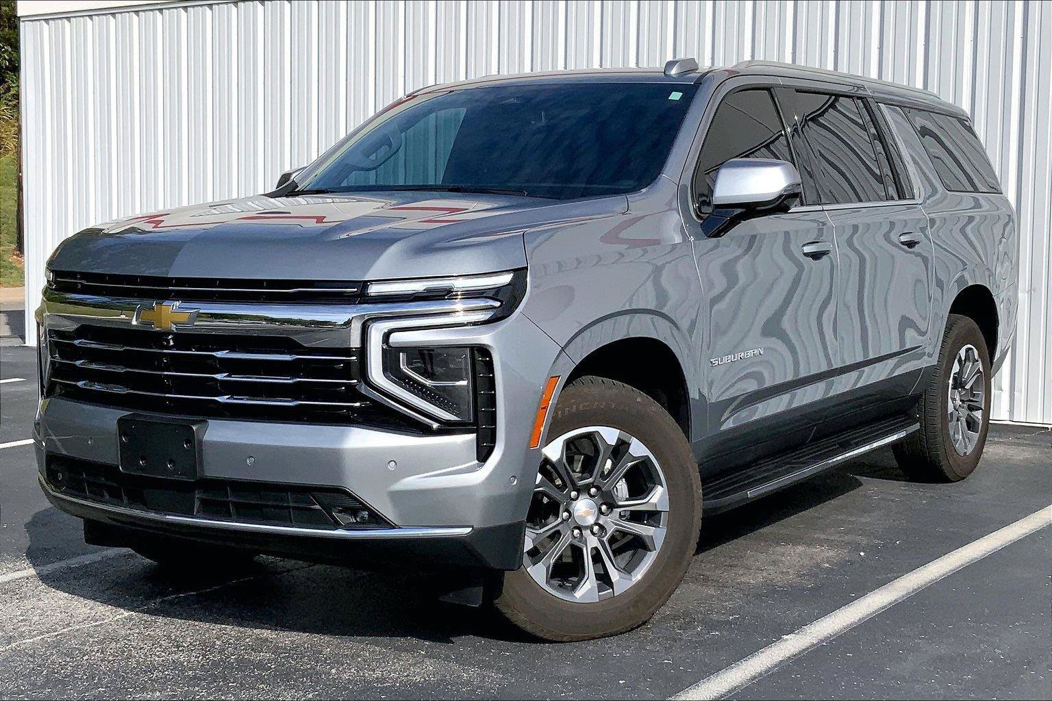 Used 2026 Chevrolet Suburban LT w/ Comfort Package AWD/4WD image 1