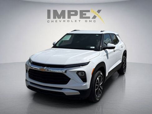Used 2025 Chevrolet TrailBlazer LT AWD/4WD image 1