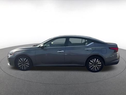 Used 2025 Nissan Altima 2.5 SV image 9