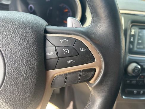 Used 2017 Jeep Grand Cherokee Laredo w/ Quick Order Package 23E AWD/4WD image 24