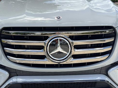 Used 2024 Mercedes-Benz GLS 580 4MATIC image 8