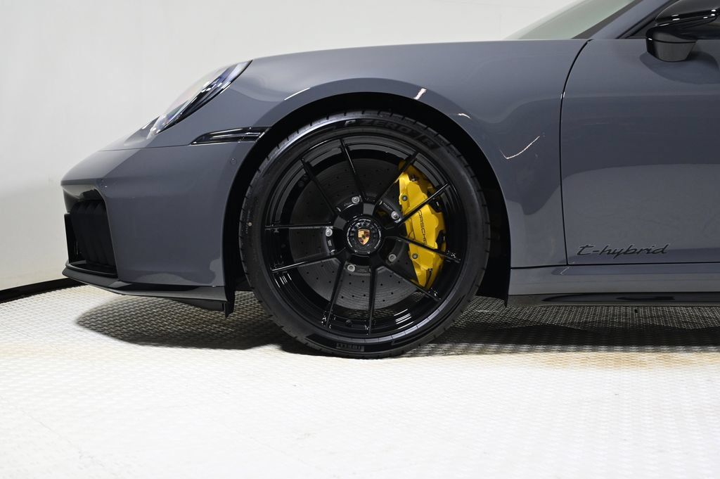 Used 2026 Porsche 911 Carrera GTS RWD image 34