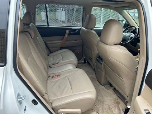 Used 2010 Toyota Highlander Limited AWD/4WD image 19