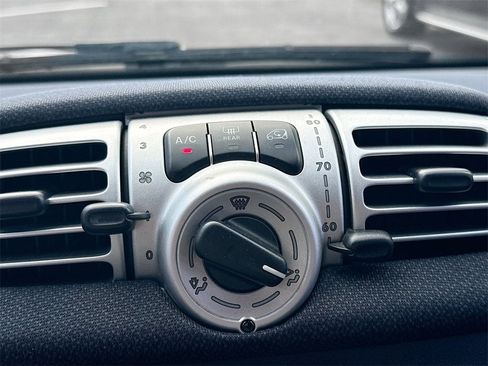 Used 2014 smart fortwo pure image 14