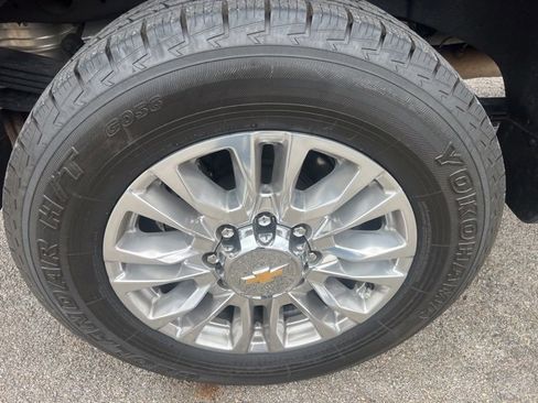 Used 2023 Chevrolet Silverado 2500 High Country image 12