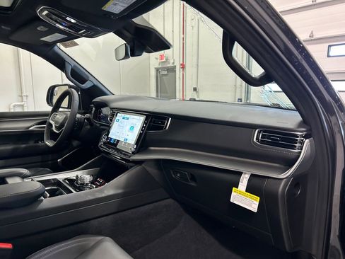 New 2026 Jeep Grand Wagoneer Limited image 37
