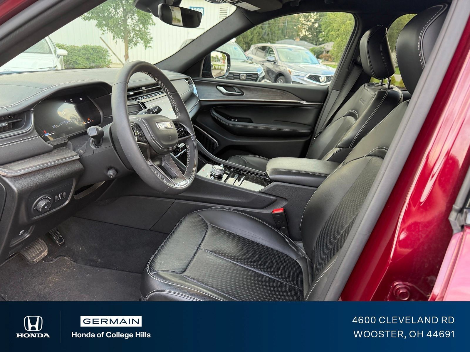 Used 2023 Jeep Grand Cherokee Overland AWD/4WD image 16