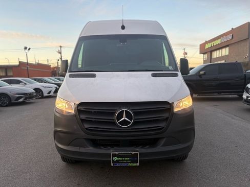 Used 2020 Mercedes-Benz Sprinter 2500 image 2