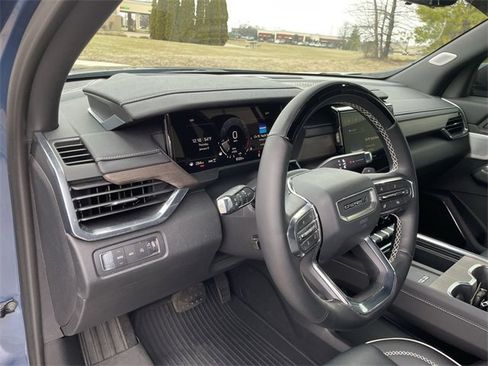 Used 2025 GMC Acadia Denali w/ Super Cruise Package image 10