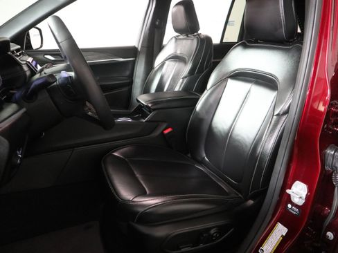 Used 2025 Jeep Grand Cherokee Limited image 21