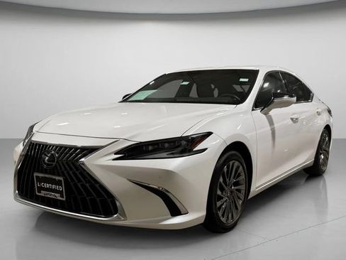 Used 2025 Lexus ES 300h Ultra Luxury w/ Accessory Package (Z2) FWD image 10
