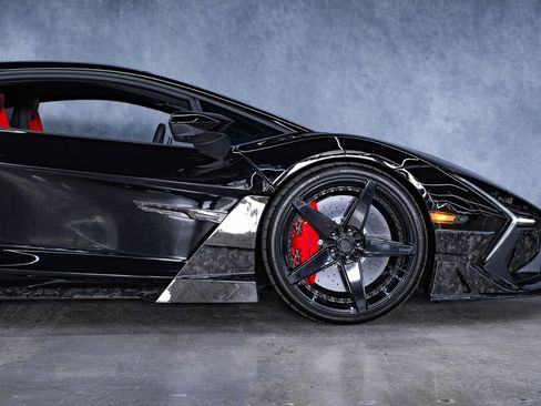 Used 2024 Lamborghini Revuelto AWD/4WD image 10
