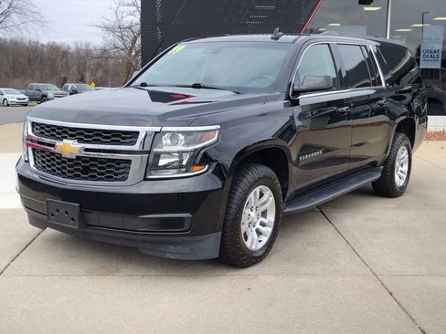 Used 2019 Chevrolet Suburban LT image 1