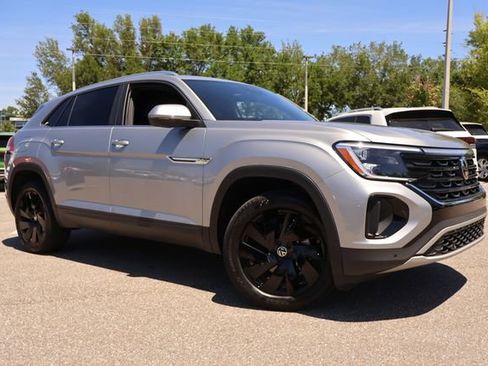 Used 2025 Volkswagen Atlas Cross Sport SE w/ Panoramic Sunroof Package image 1