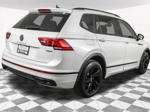 Used 2023 Volkswagen Tiguan SE R-Line image 14