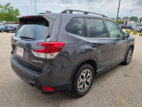 Used 2022 Subaru Forester Premium AWD/4WD image 4