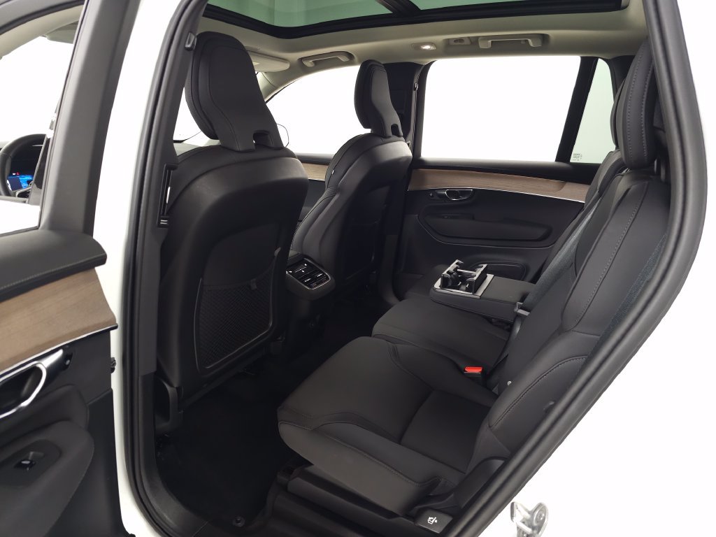 Certified 2025 Volvo XC90 B5 Core AWD/4WD image 32