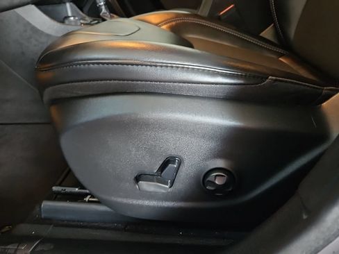 Used 2021 Jeep Cherokee Latitude Plus AWD/4WD image 22