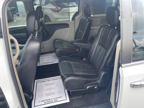 Used 2015 Chrysler Town & Country Touring w/ Driver Convenience Group FWD image 14