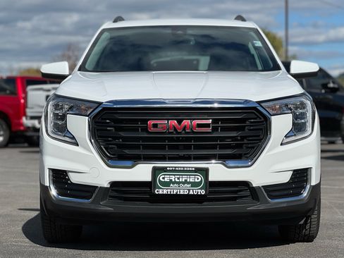 Used 2023 GMC Terrain SLE w/ Driver Convenience Package image 2