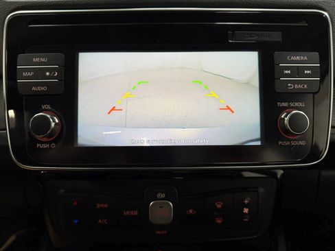 Used 2018 Nissan Leaf SV w/ SV Technology Package FWD image 25