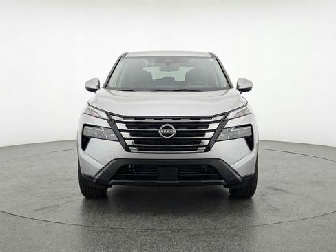 Used 2025 Nissan Rogue SV image 2