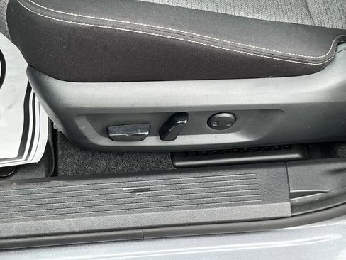 Used 2022 Nissan Rogue SV image 14