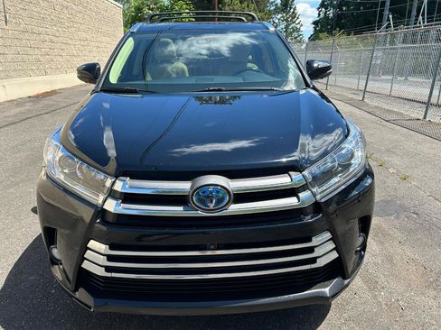 Used 2017 Toyota Highlander Limited Platinum AWD/4WD image 2