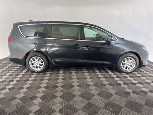 Used 2023 Chrysler Voyager LX FWD image 4