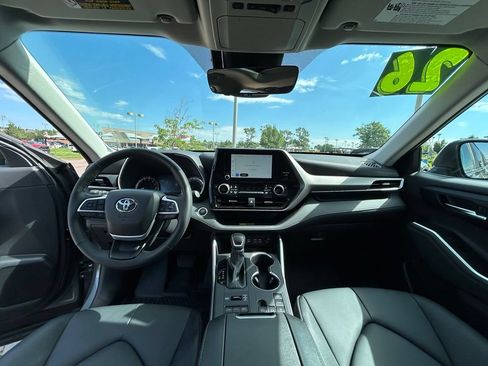 Used 2026 Toyota Highlander XLE AWD/4WD image 10