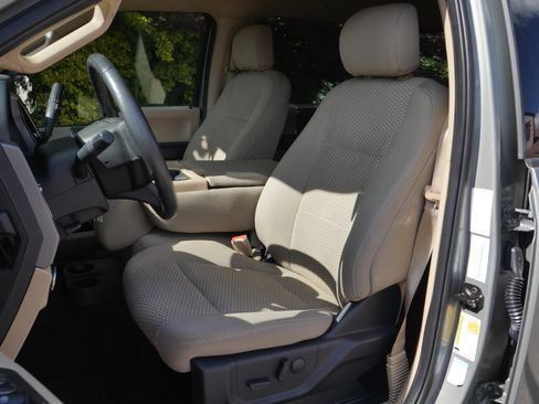 Used 2019 Ford F150 XLT w/ Equipment Group 302A Luxury AWD/4WD image 33