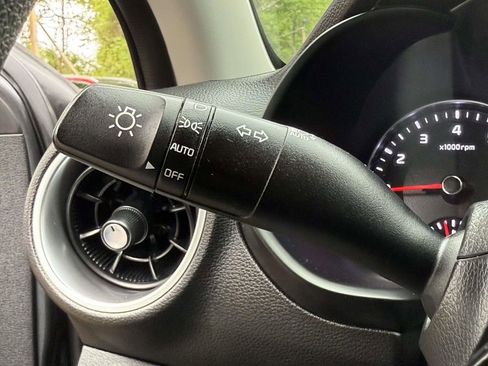 Used 2022 Kia Forte LXS FWD image 25