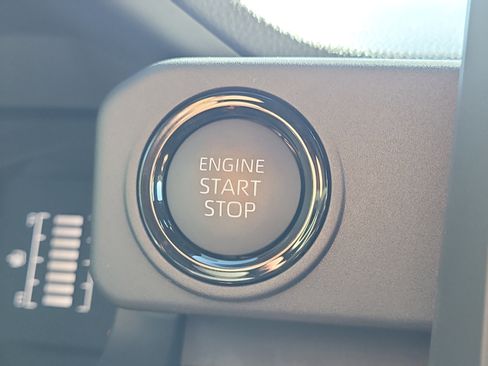 Certified 2025 Toyota Tacoma SR5 image 29