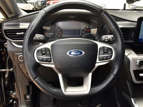 Used 2024 Ford Explorer XLT w/ Equipment Group 202A AWD/4WD image 21