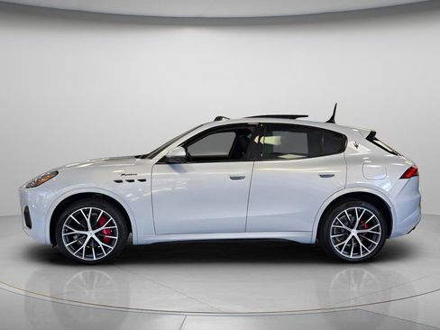 Used 2024 Maserati Grecale Modena image 3