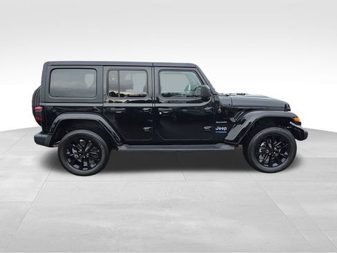 Used 2022 Jeep Wrangler Unlimited Sahara w/ Cold Weather Group image 11