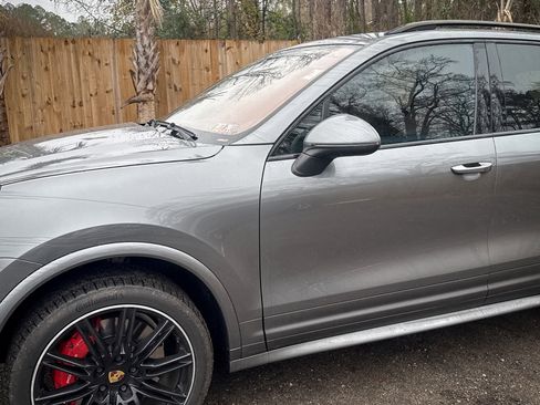Used 2017 Porsche Cayenne Turbo image 4