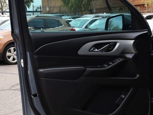 Used 2021 Chevrolet Traverse LT FWD image 39